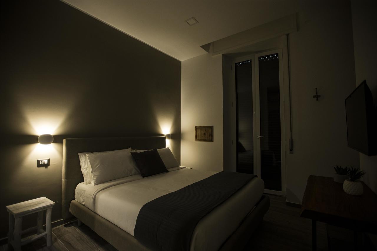 จีบี เซ็นทรัล สเตชั่น นาโปลี Bed & Breakfast เนเปิลส์ ภายนอก รูปภาพ